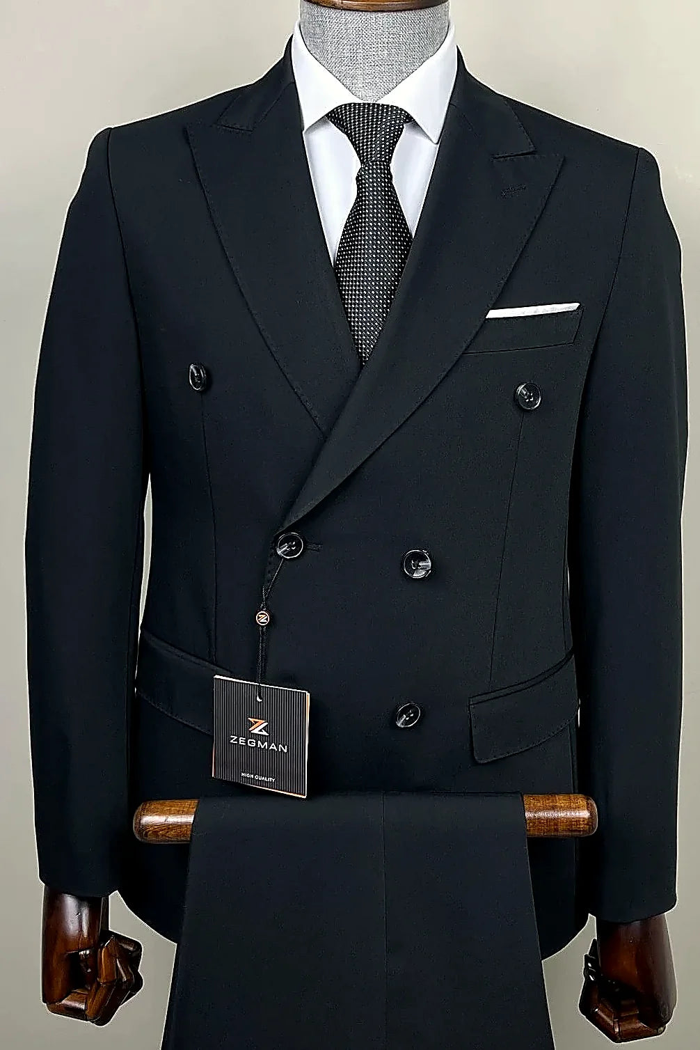 Men's Double-Breasted Suit Sharp Style, Clean Fit A well-structured double-breasted