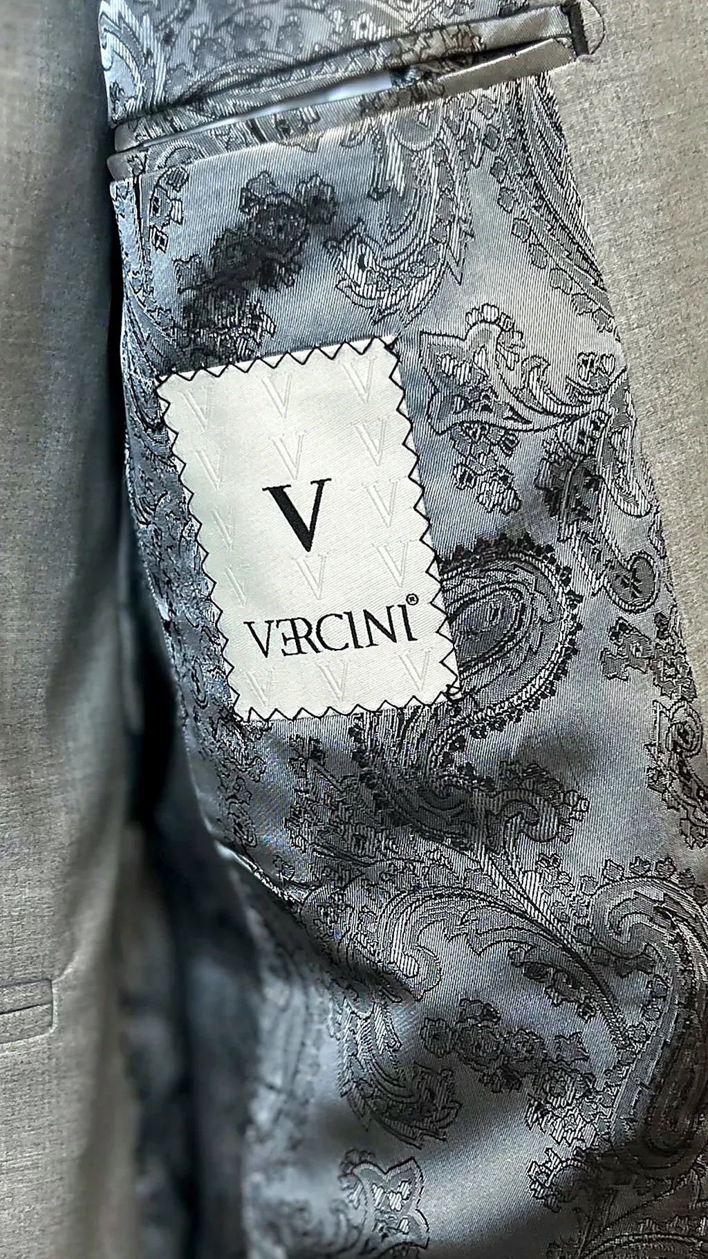 Men's Luxurious Gray Suit with Paisley Detail