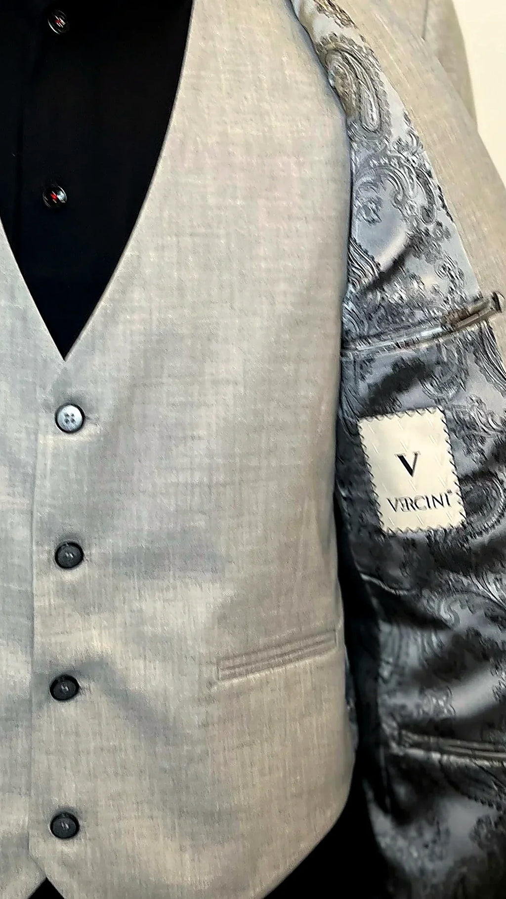 Men's Luxurious Gray Suit with Paisley Detail