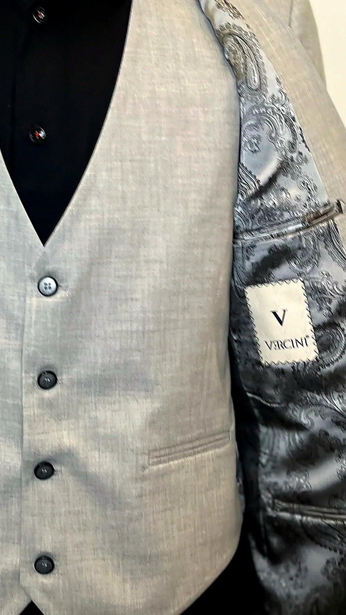 Men's Luxurious Gray Suit with Paisley Detail