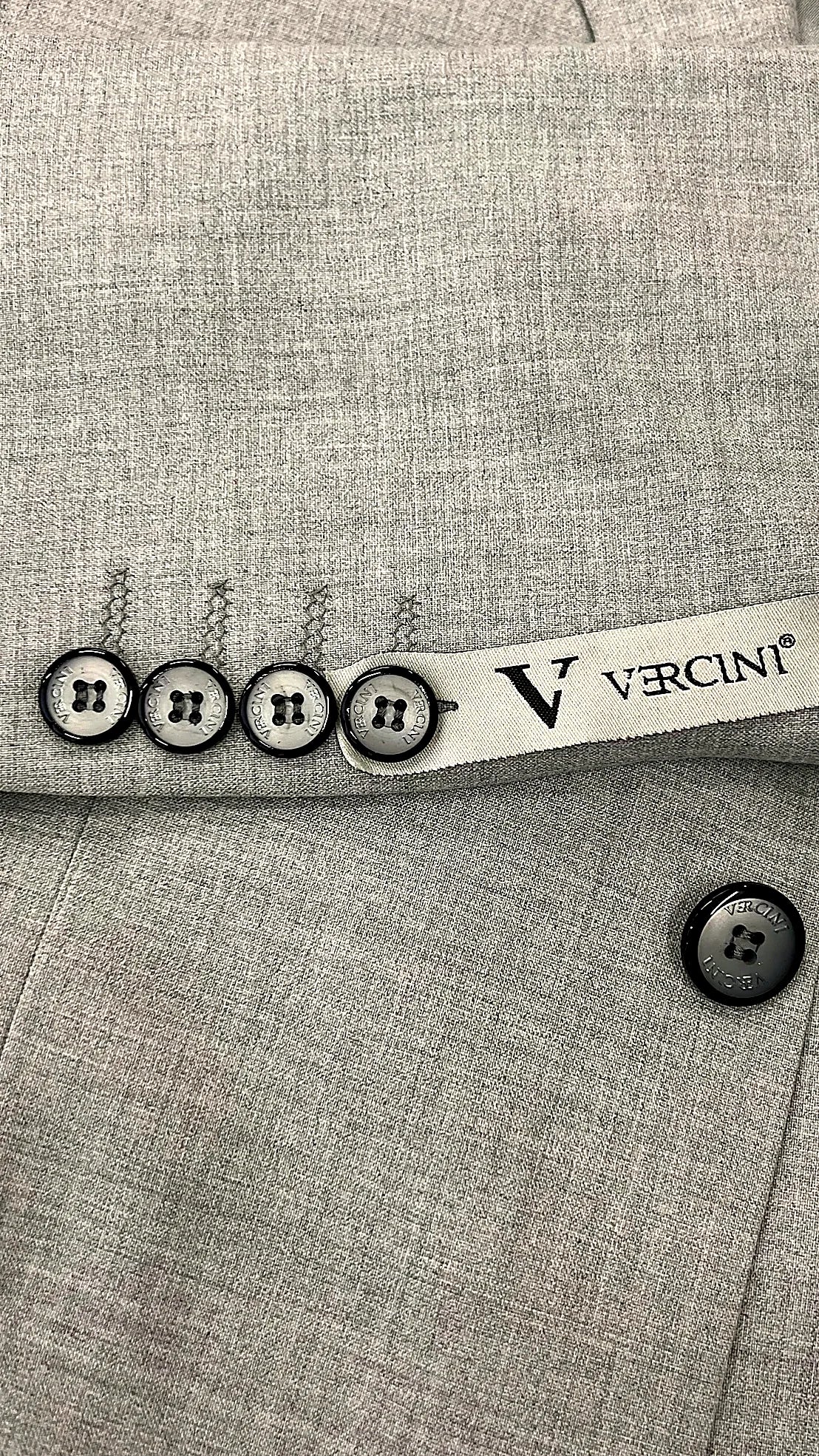 Men's Luxurious Gray Suit with Paisley Detail