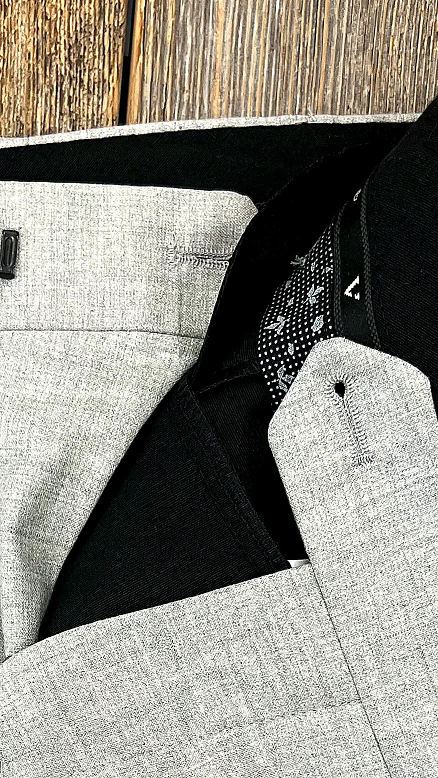 Men's Luxurious Gray Suit with Paisley Detail