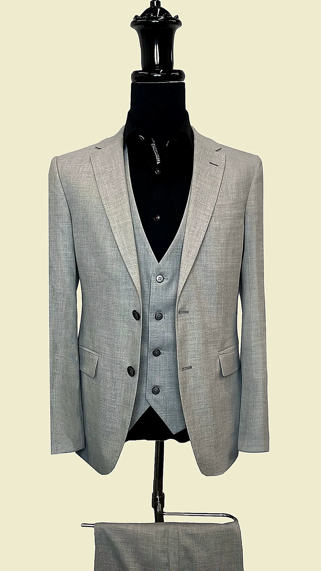 Men's Luxurious Gray Suit with Paisley Detail