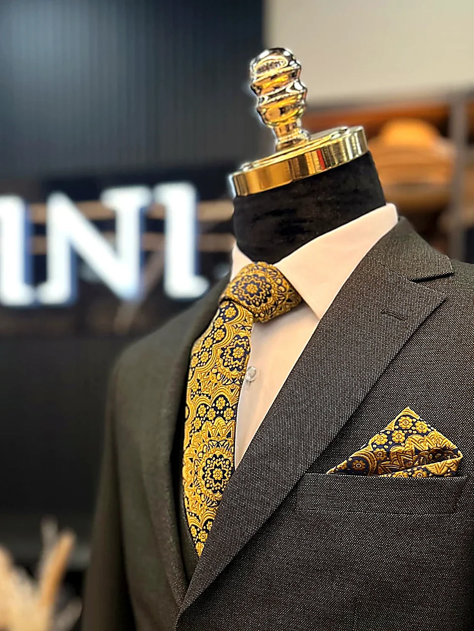 Three-Piece Dot Suit – Premium Tailored Menswear |