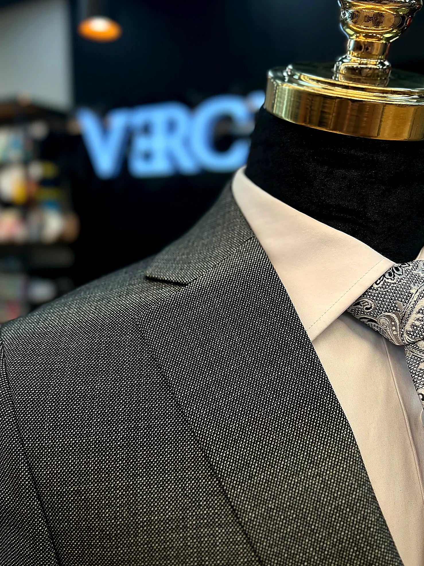 Three-Piece Dot Suit – Premium Tailored Menswear |