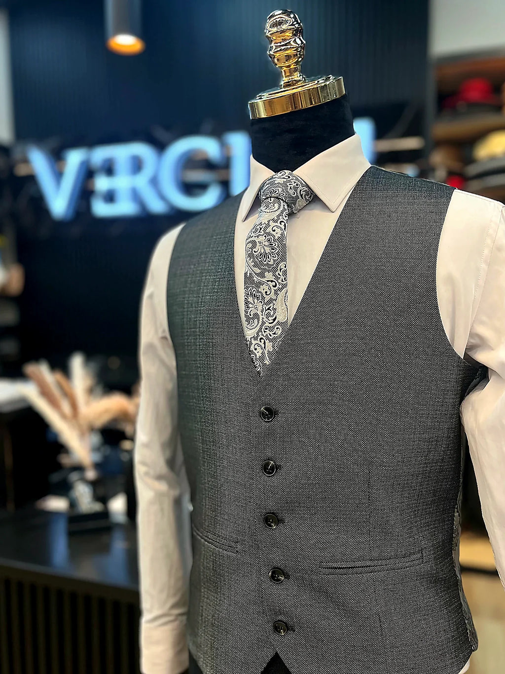 Three-Piece Dot Suit – Premium Tailored Menswear |