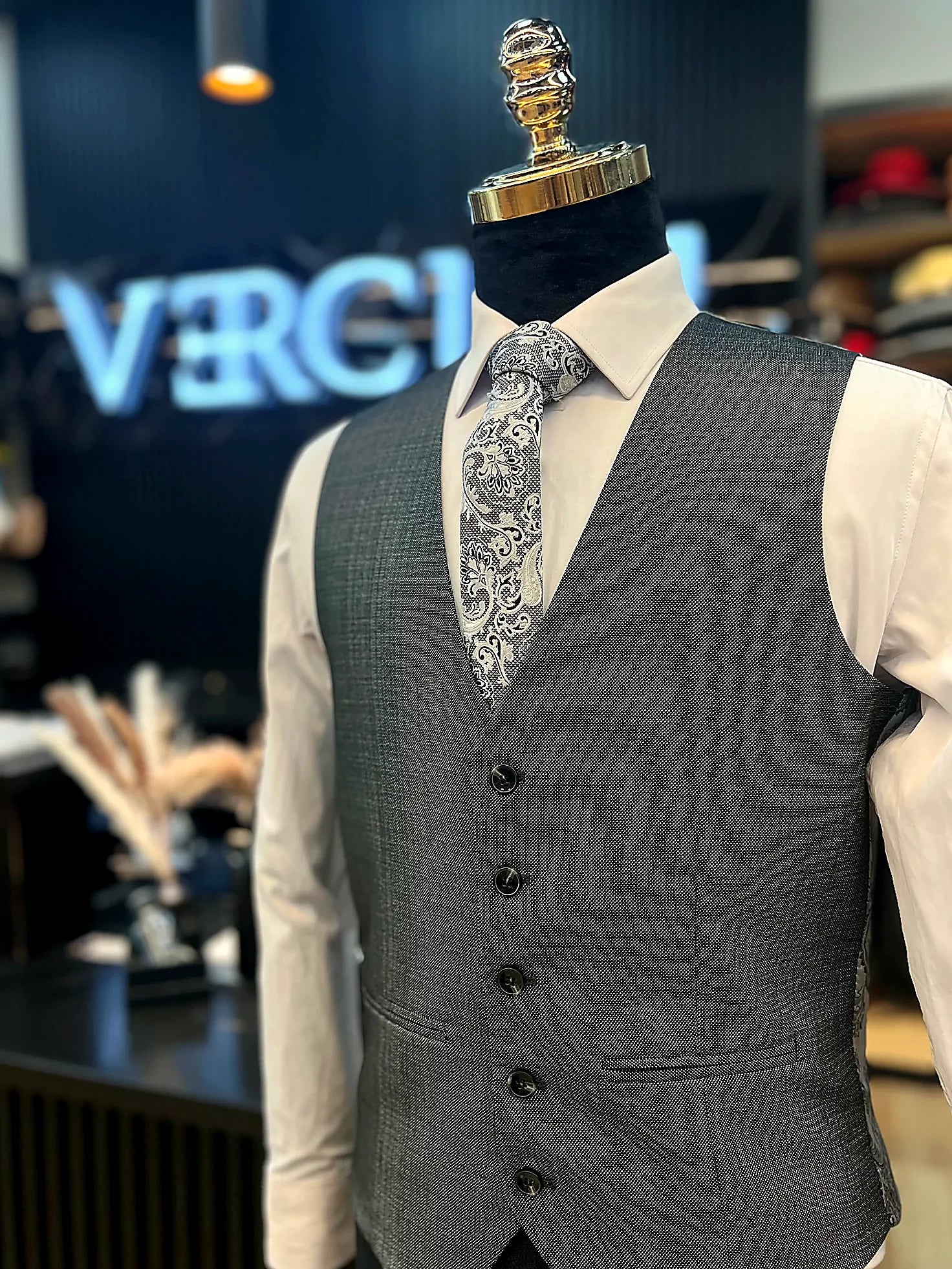 Three-Piece Dot Suit – Premium Tailored Menswear |